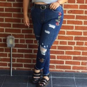 Ripped embroidered skinny jeans